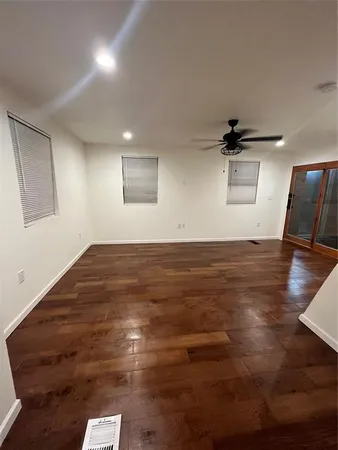 $1,800 | 1129 Scenic Drive, Granbury, TX 76048