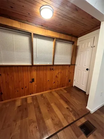$1,800 | 1129 Scenic Drive, Granbury, TX 76048