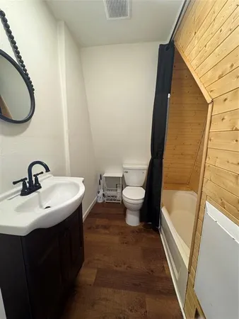 $1,800 | 1129 Scenic Drive, Granbury, TX 76048