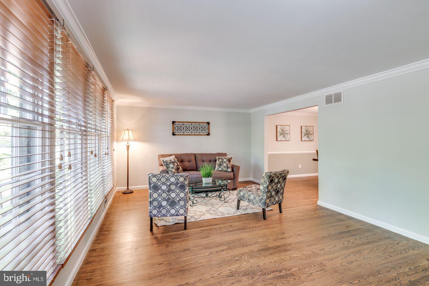 100 West Riding Road Cherry Hill, NJ 08003 - Photo 3 of 34 Living Room