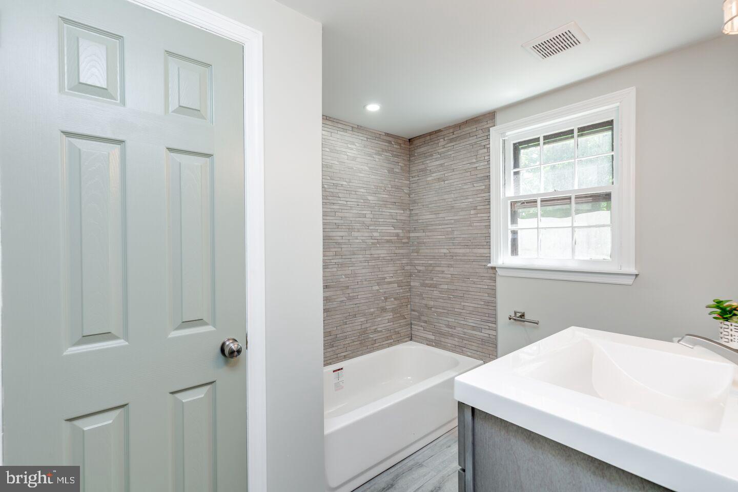 100 West Riding Road Cherry Hill, NJ 08003 - Photo 21 of 34 Hall Bath