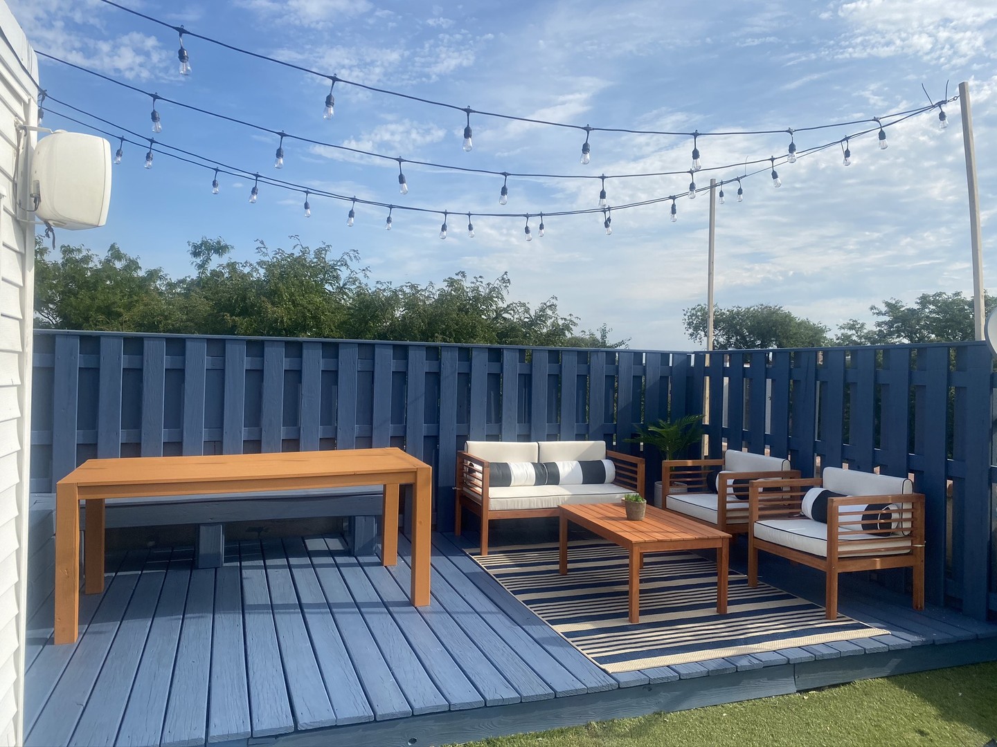 2651 West Rice Street Chicago, IL 60622 - Photo 17 of 20 a outdoor sitting area with furniture and wooden floor