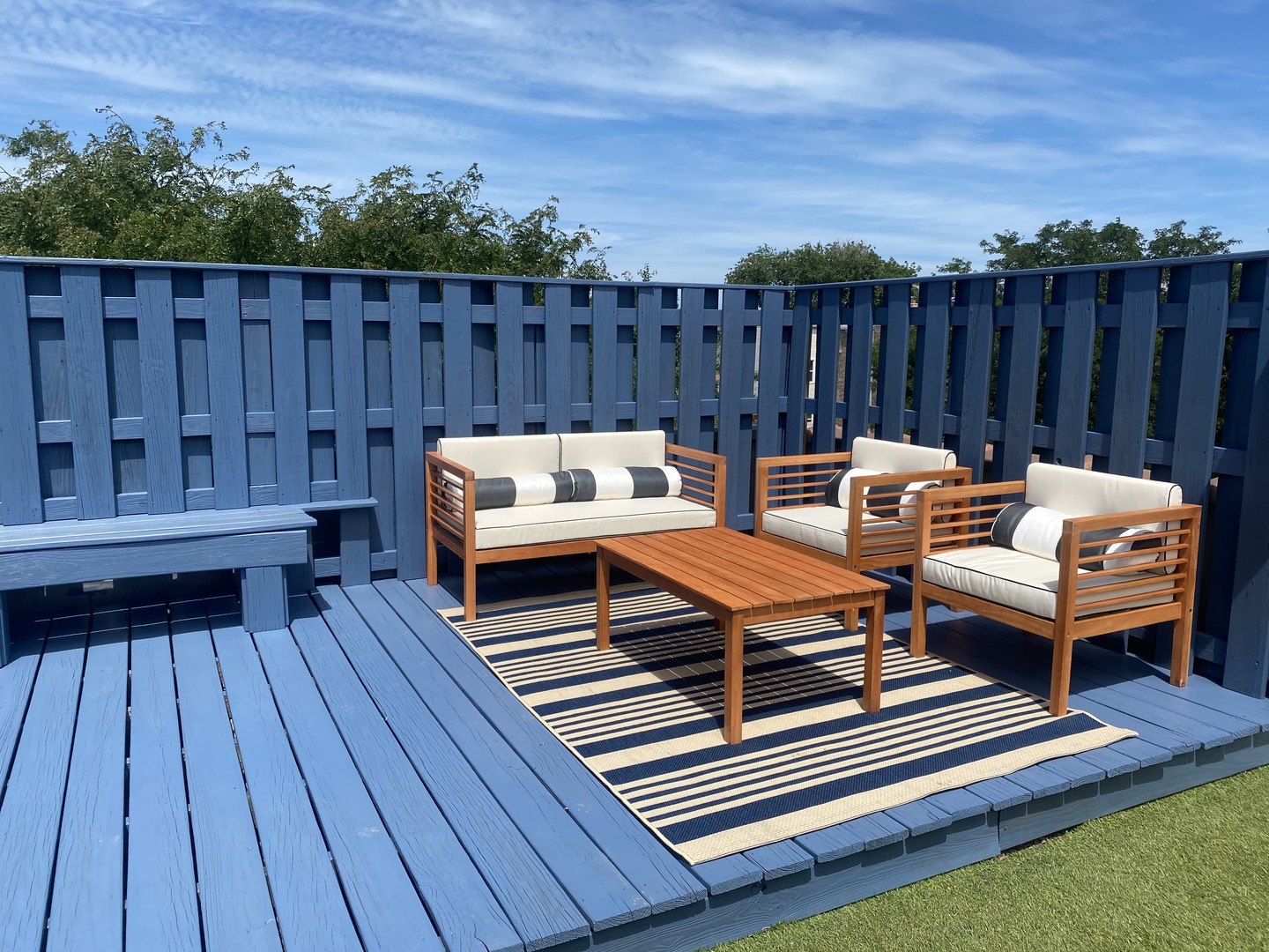 2651 West Rice Street Chicago, IL 60622 - Photo 18 of 20 a garden view with a seating space