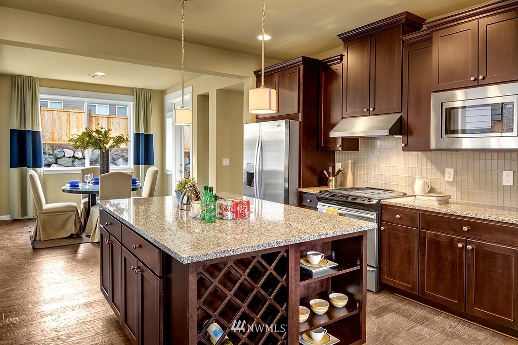 5613 Northeast 9th Street Renton, WA 98059 - Photo 4 of 18