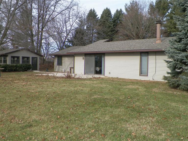 4231 180th Street Clinton, IA 52732 - Photo 1 of 15 Gallery Image 1