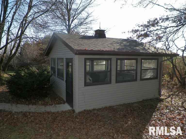 4231 180th Street Clinton, IA 52732 - Photo 2 of 15 Gallery Image 2