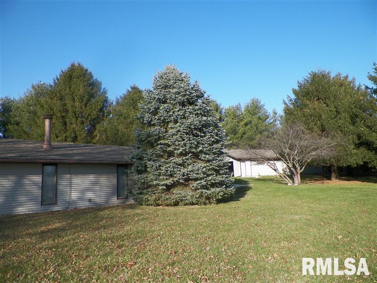 4231 180th Street Clinton, IA 52732 - Photo 3 of 15 Gallery Image 3