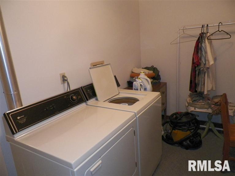 4231 180th Street Clinton, IA 52732 - Photo 6 of 15 Gallery Image 6