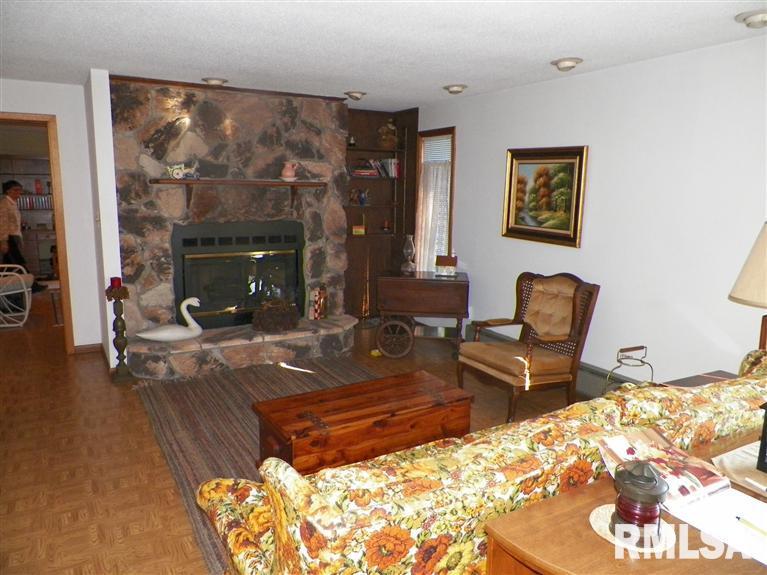 4231 180th Street Clinton, IA 52732 - Photo 8 of 15 Gallery Image 8