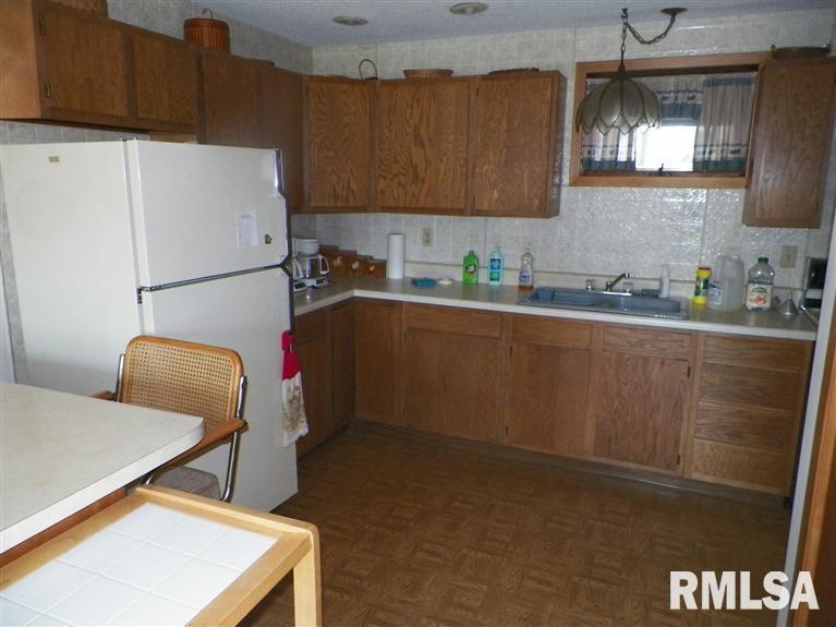 4231 180th Street Clinton, IA 52732 - Photo 9 of 15 Gallery Image 9