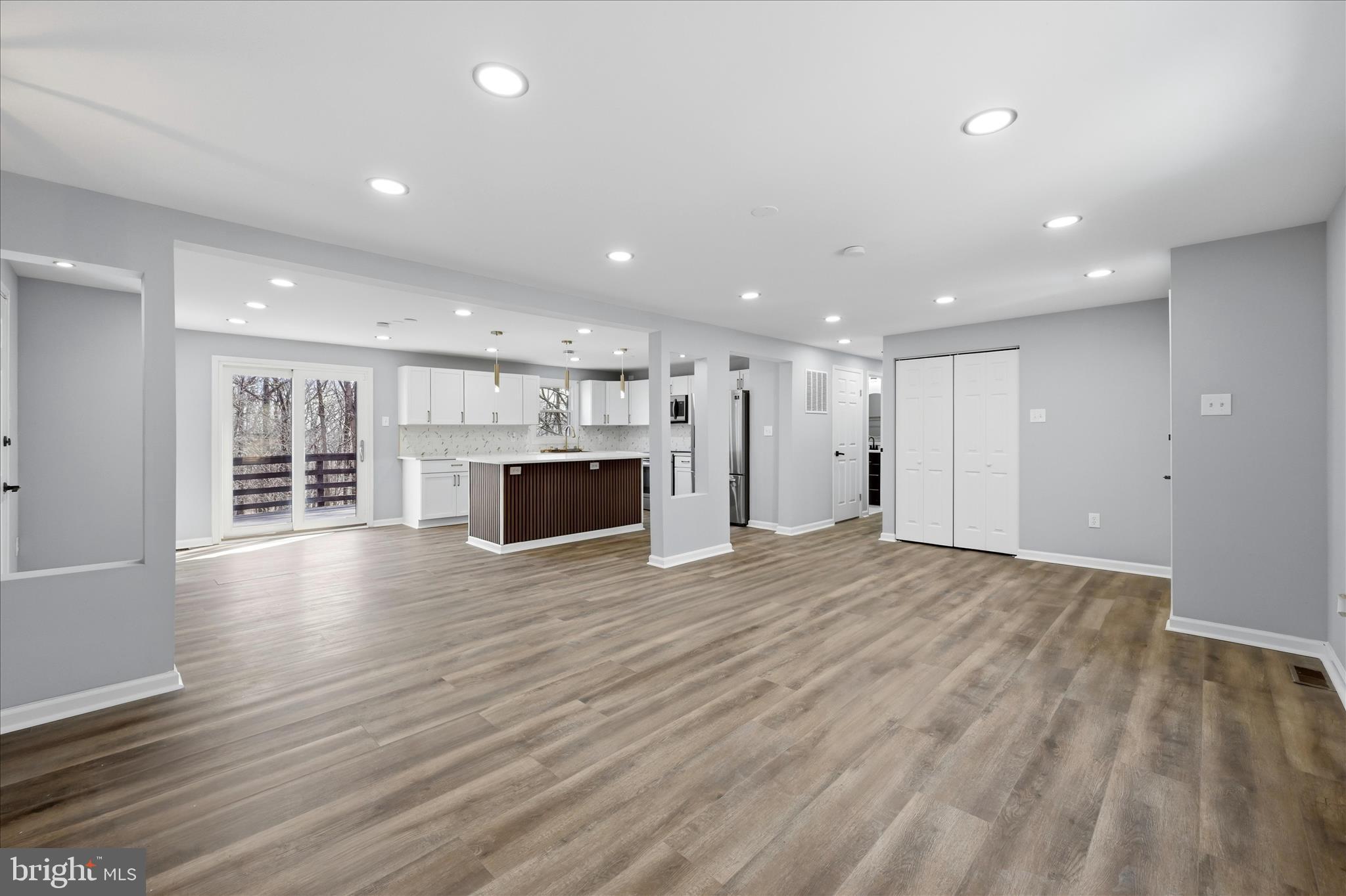 1411 Mercer Road Haymarket, VA 20169 - Photo 14 of 60 Living Room