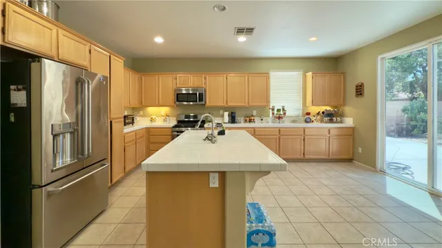 $3,100 | 2234 Avenida Del Mar, Lancaster, CA 93535