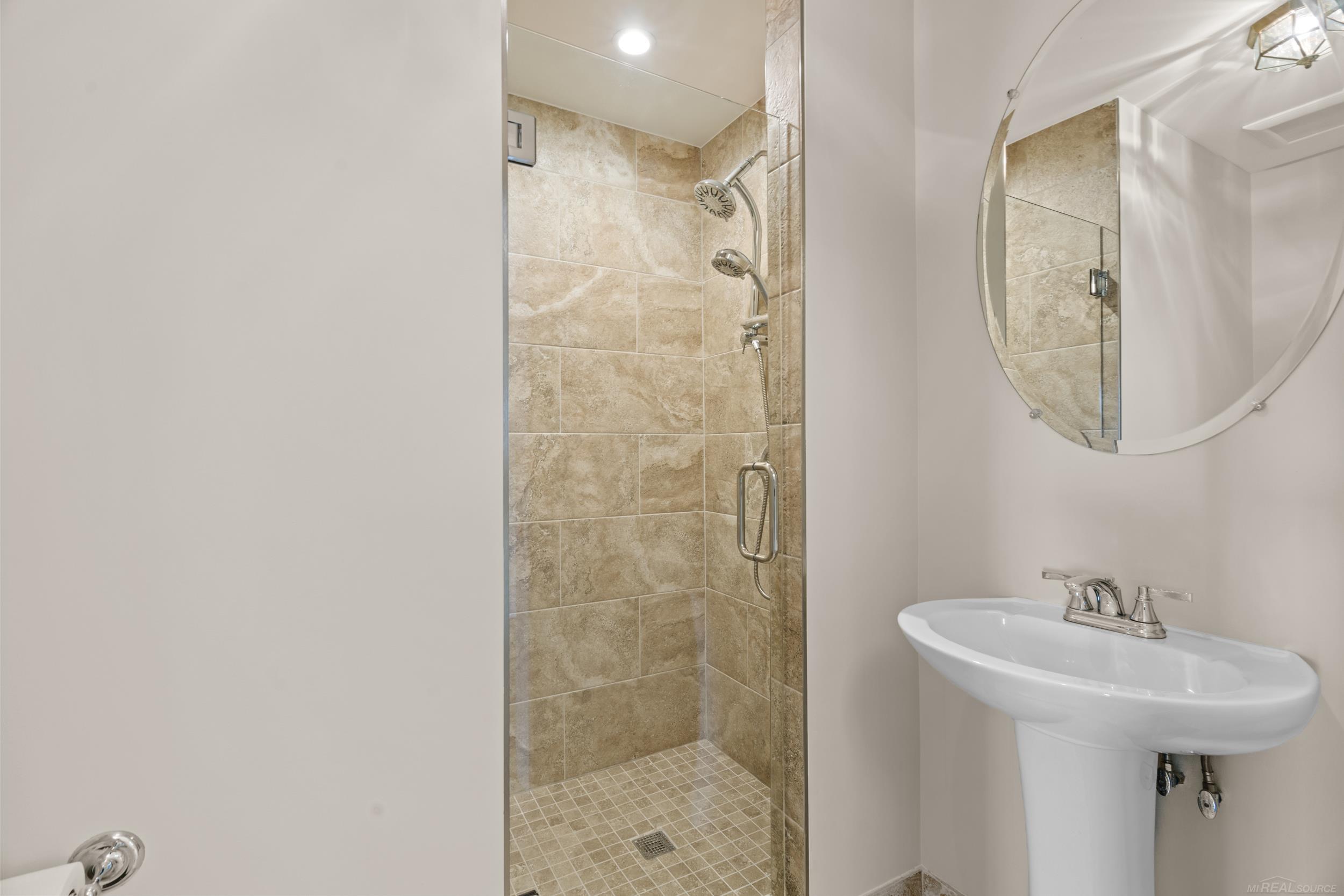 1071 Nakomis Road Lake Orion, MI 48362 - Photo 35 of 71