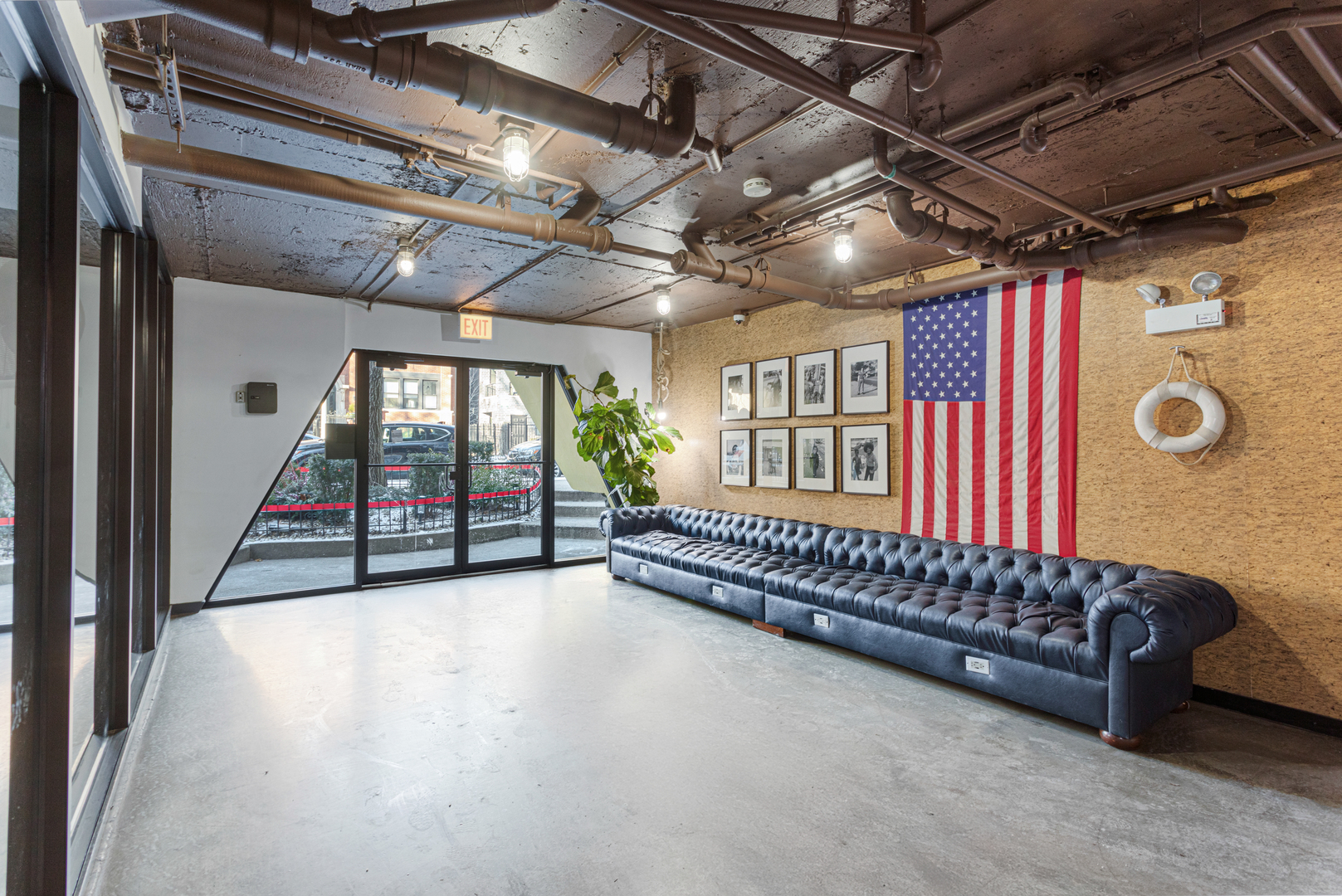 5411 North Winthrop Avenue, Unit 513 Chicago, IL 60640 - Photo 14 of 14 a view of front door with couch