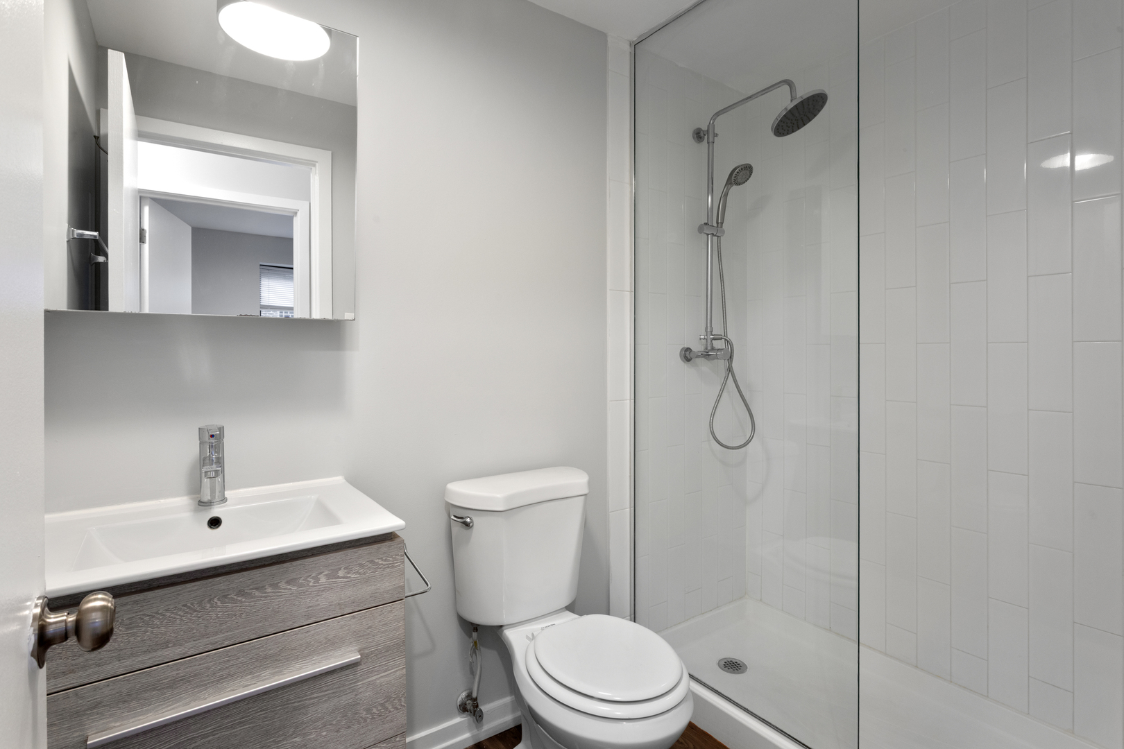 5411 North Winthrop Avenue, Unit 513 Chicago, IL 60640 - Photo 10 of 14 a bathroom with a toilet a sink and shower