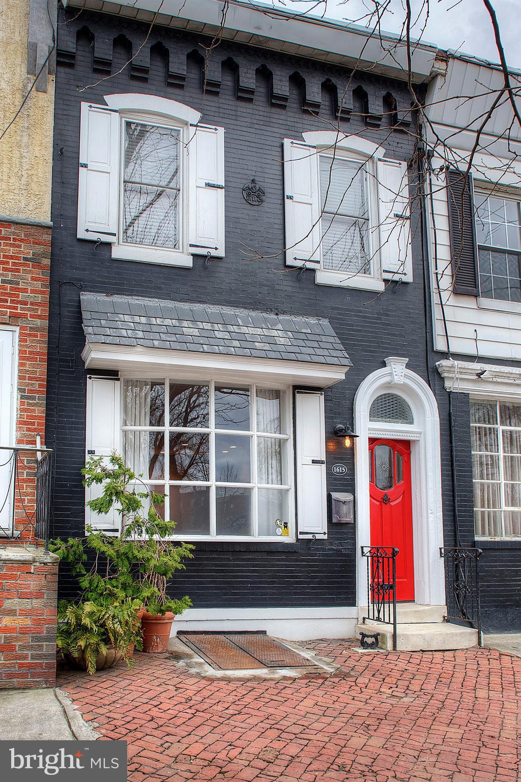1615 East Moyamensing Avenue Philadelphia, PA 19148 - Photo 2 of 17 a front view of a house with a garden