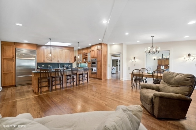 687 Birch Road Glencoe, IL 60022 - Photo 13 of 38 a living room with furniture and kitchen view