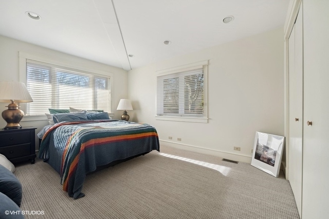 687 Birch Road Glencoe, IL 60022 - Photo 23 of 38 a bedroom with a bed and a window