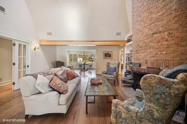 687 Birch Road Glencoe, IL 60022 - Photo 5 of 38 a living room with furniture and a fireplace