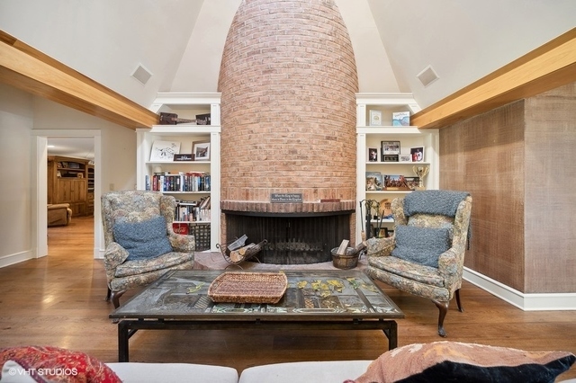 687 Birch Road Glencoe, IL 60022 - Photo 7 of 38 a living room with furniture and a fireplace