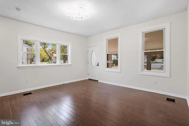 $364,999 | 523 West 5th Street, Palmyra, NJ 08065