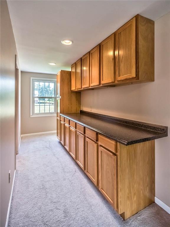 401 Ramsgate Drive Gibsonia, PA 15044 - Photo 18 of 25 Folding area outside of laundry room within upper level master bedroom.