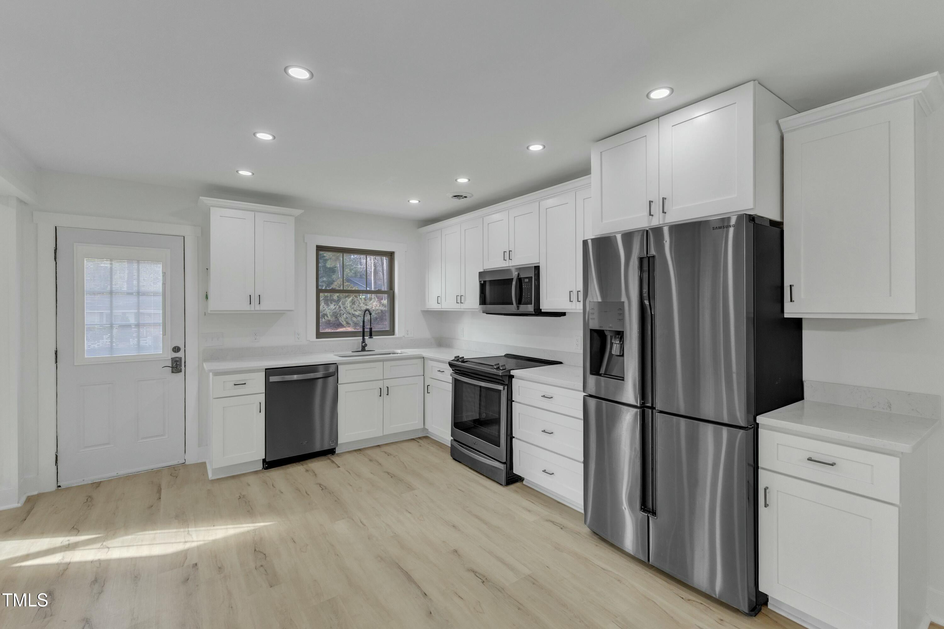 5808 Farm Gate Road Raleigh, NC 27606 - Photo 13 of 33 tempImageBkQWNK
