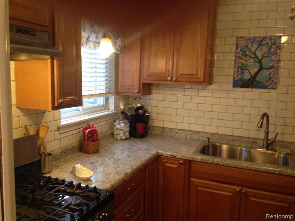 9727 Middlebelt Road Livonia, MI 48150 - Photo 8 of 21
