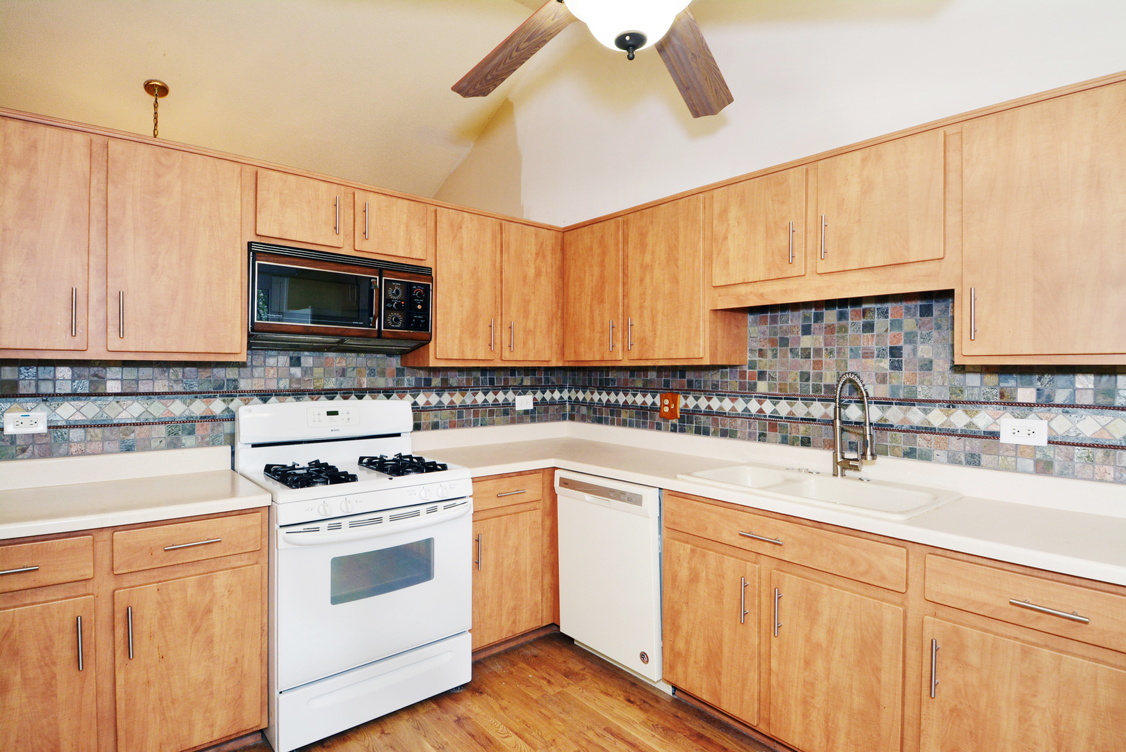 713 Weidner Road, Unit 713 Buffalo Grove, IL 60089 - Photo 10 of 22 Gallery Image 10