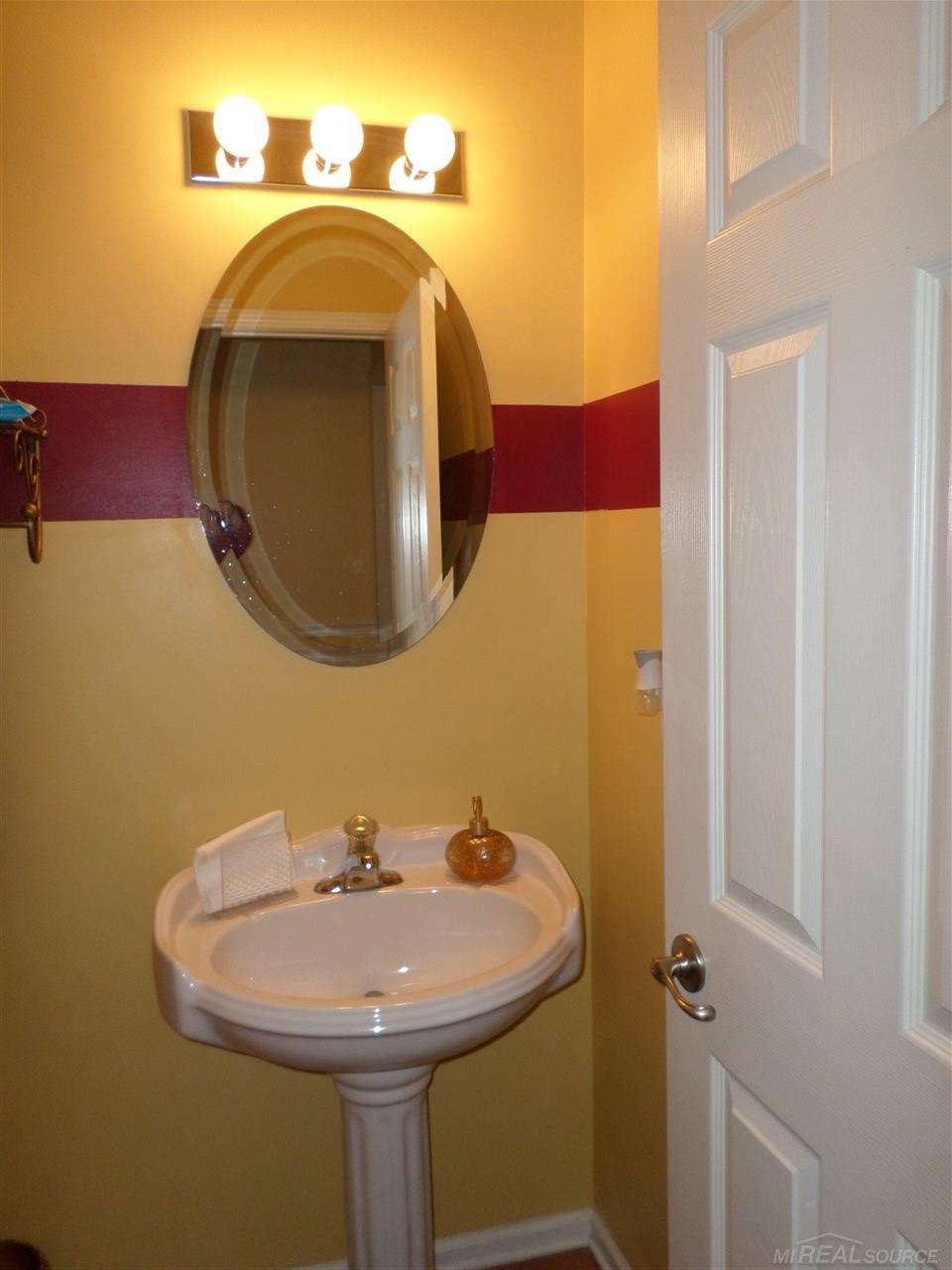 5151 Ridge Lane Warren, MI 48092 - Photo 18 of 43 31379044-17.JPG