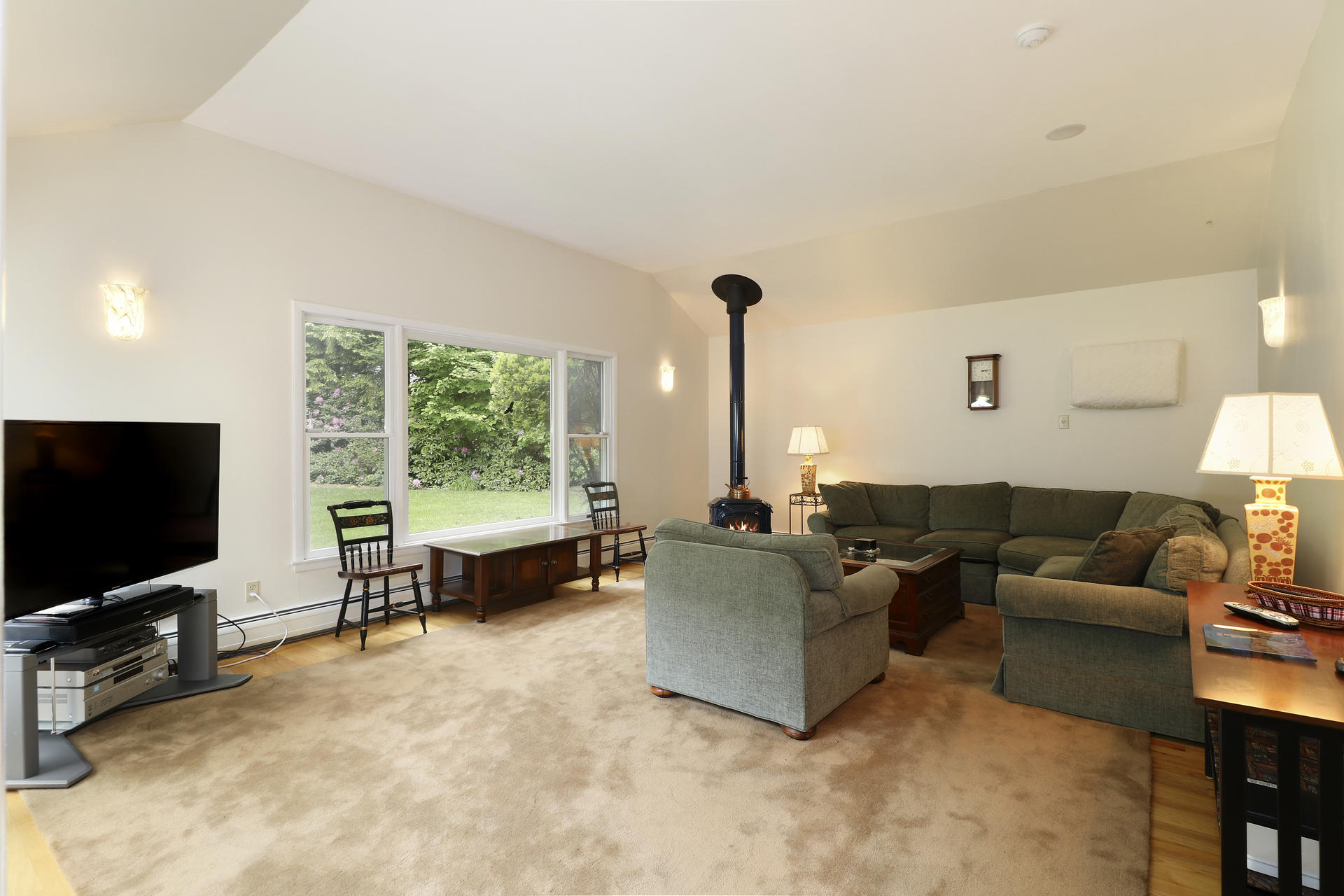7 Timber Lane Darien, CT 06820 - Photo 14 of 26 013-photo-family-room-7108920