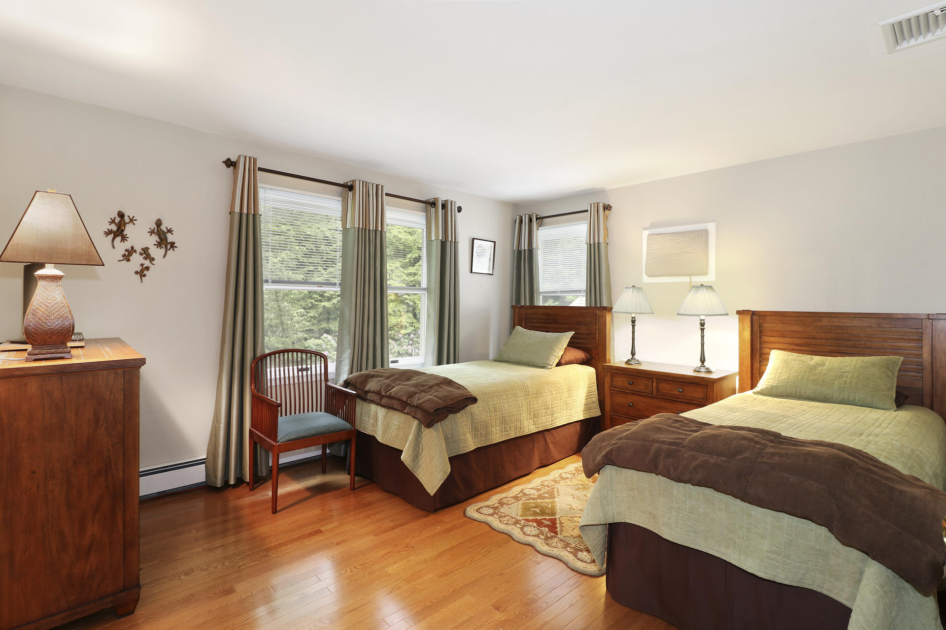 7 Timber Lane Darien, CT 06820 - Photo 20 of 26 019-photo-bedroom-7108939