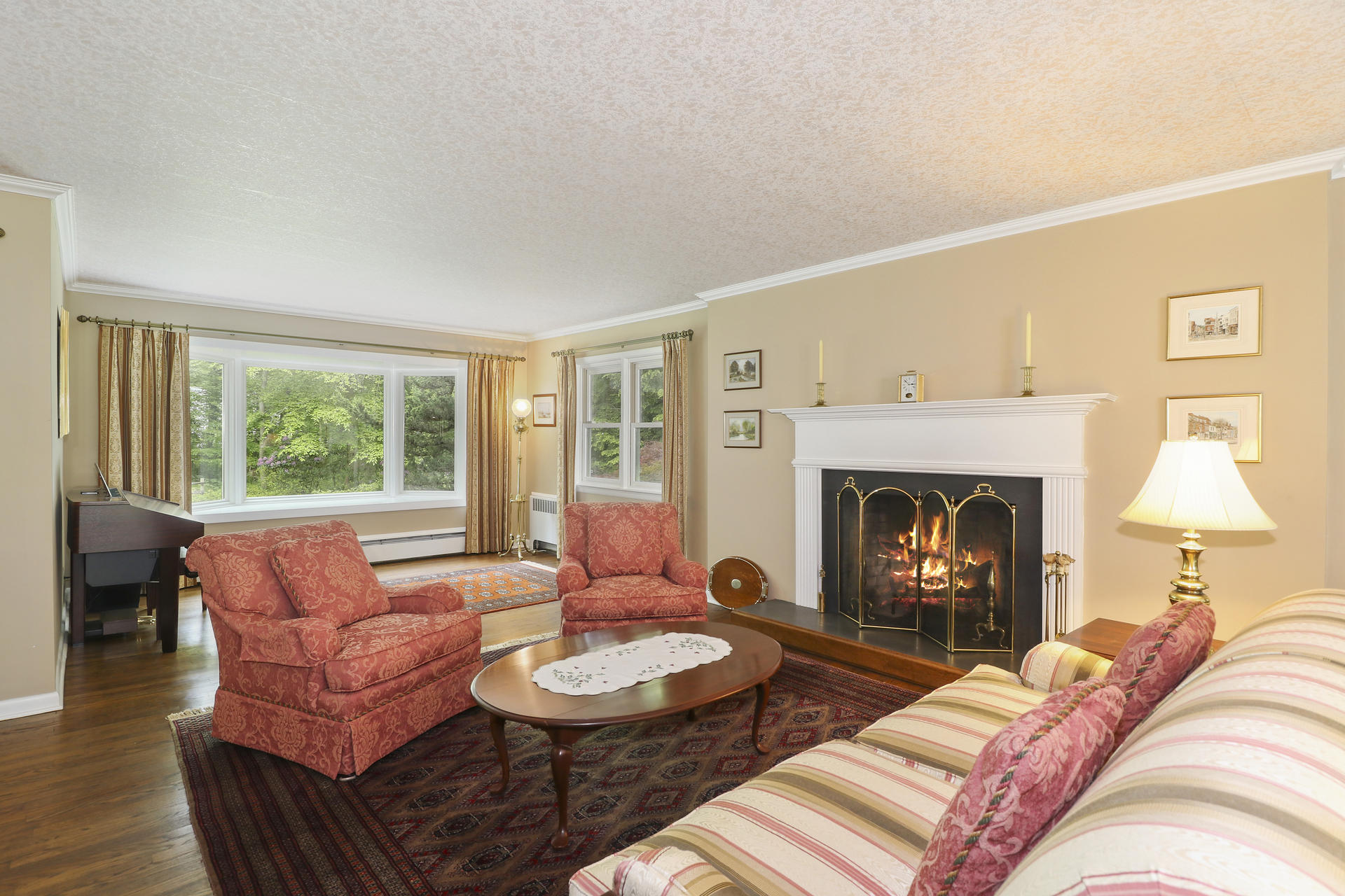 7 Timber Lane Darien, CT 06820 - Photo 4 of 26 003-photo-living-room-7108911