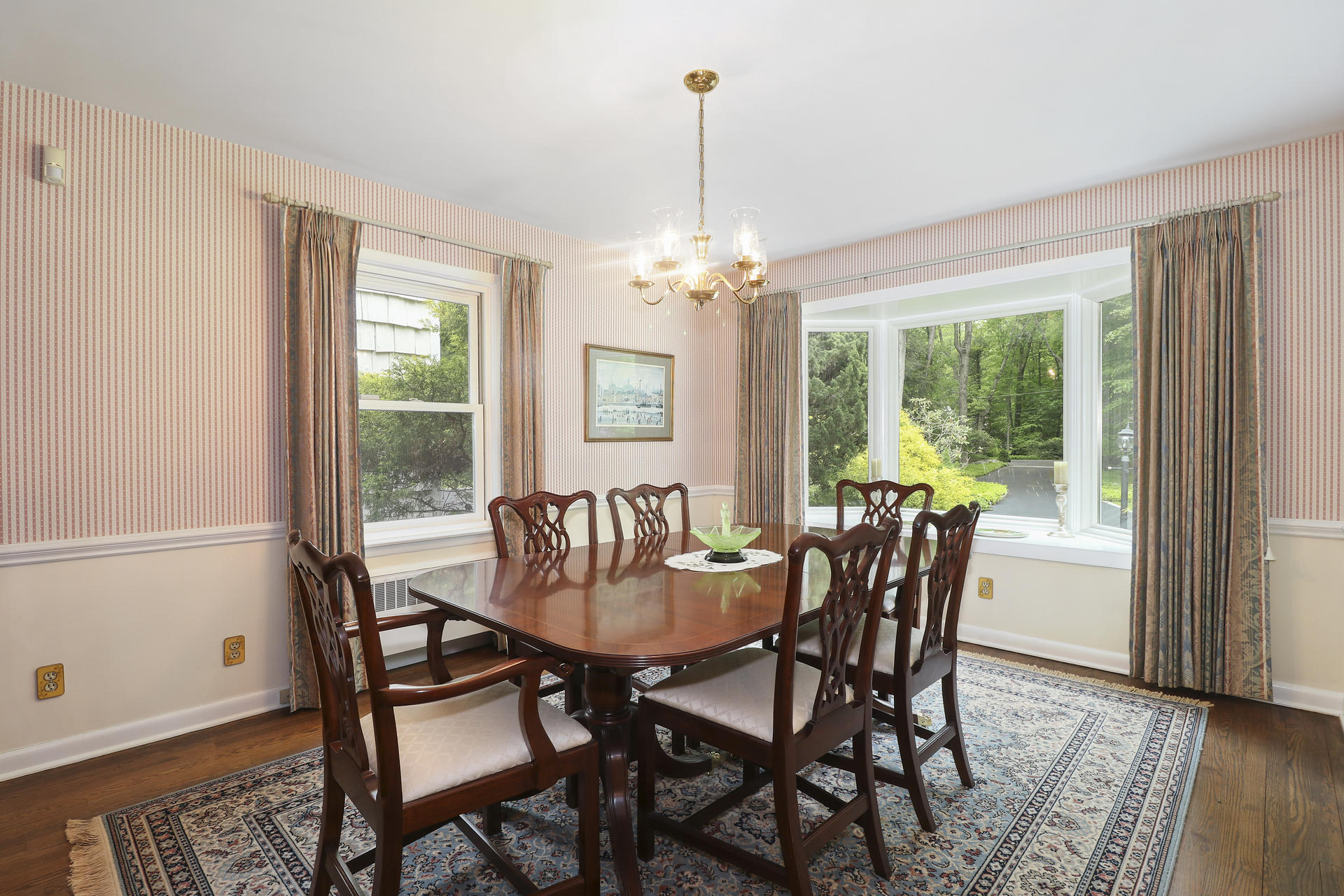 7 Timber Lane Darien, CT 06820 - Photo 7 of 26 006-photo-dining-room-7108909