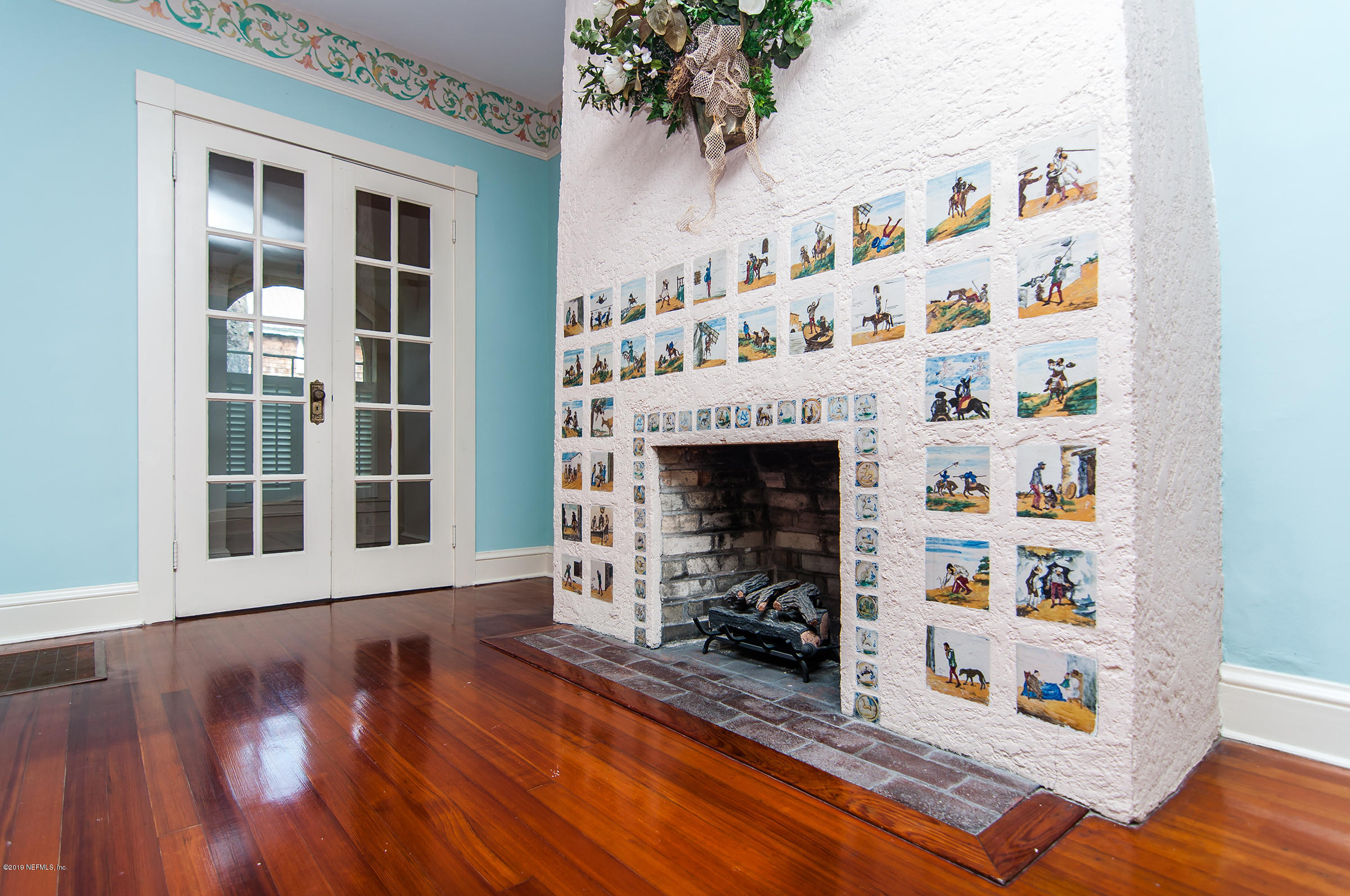 39 Valencia Street St. Augustine, FL 32084 - Photo 7 of 58 a living room with furniture and a fireplace