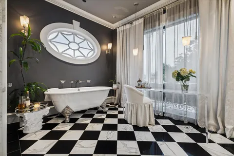$4,995,000 | 20 Sunset Boulevard, Houston, TX 77005