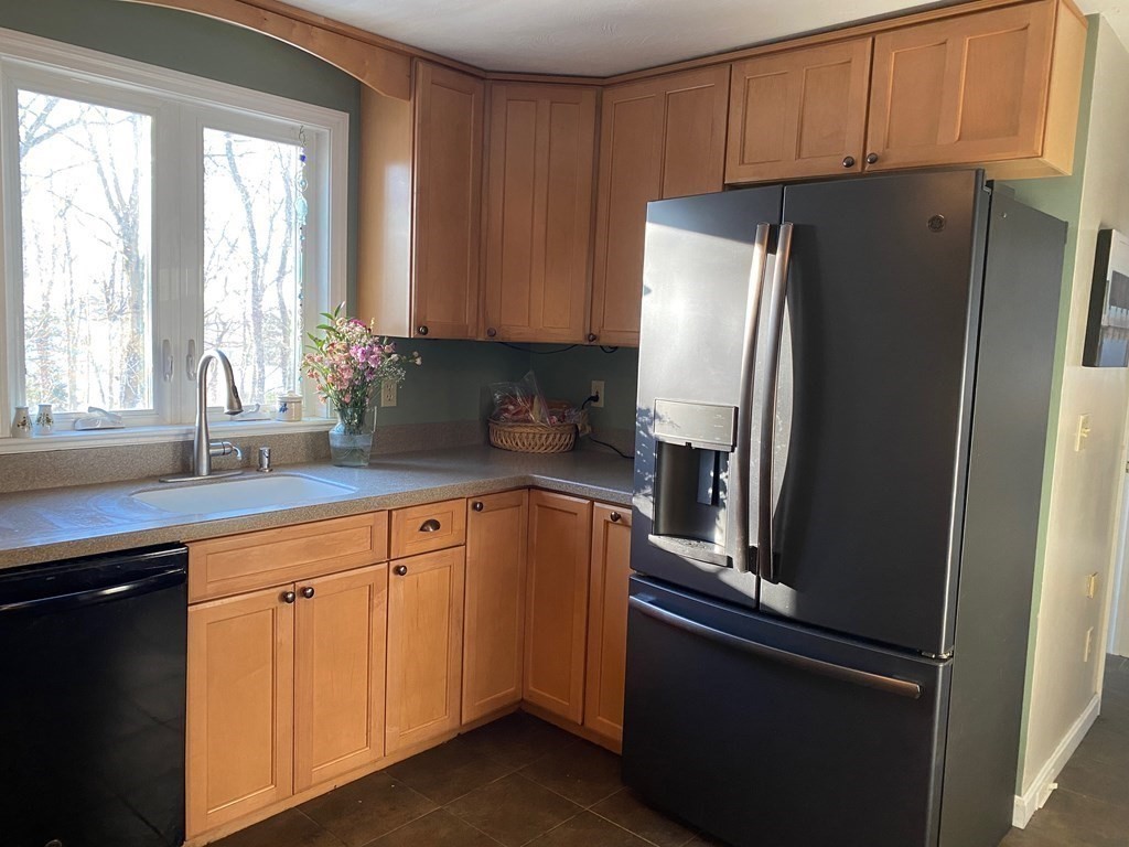 13 Hickory Drive Rutland, MA 01543 - Photo 6 of 26 Gallery Image 6