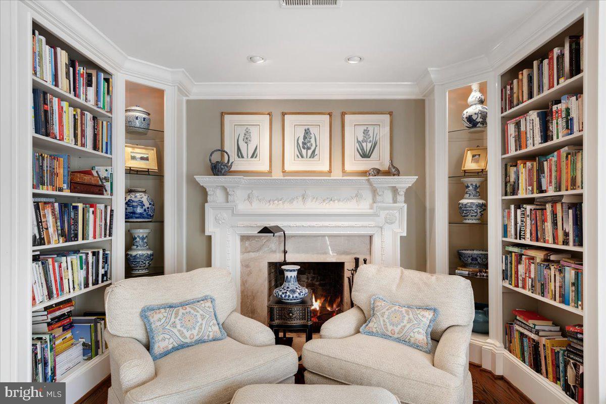 27640 Villa Road Easton, MD 21601 - Photo 25 of 65 Primary sitting area with fireplace