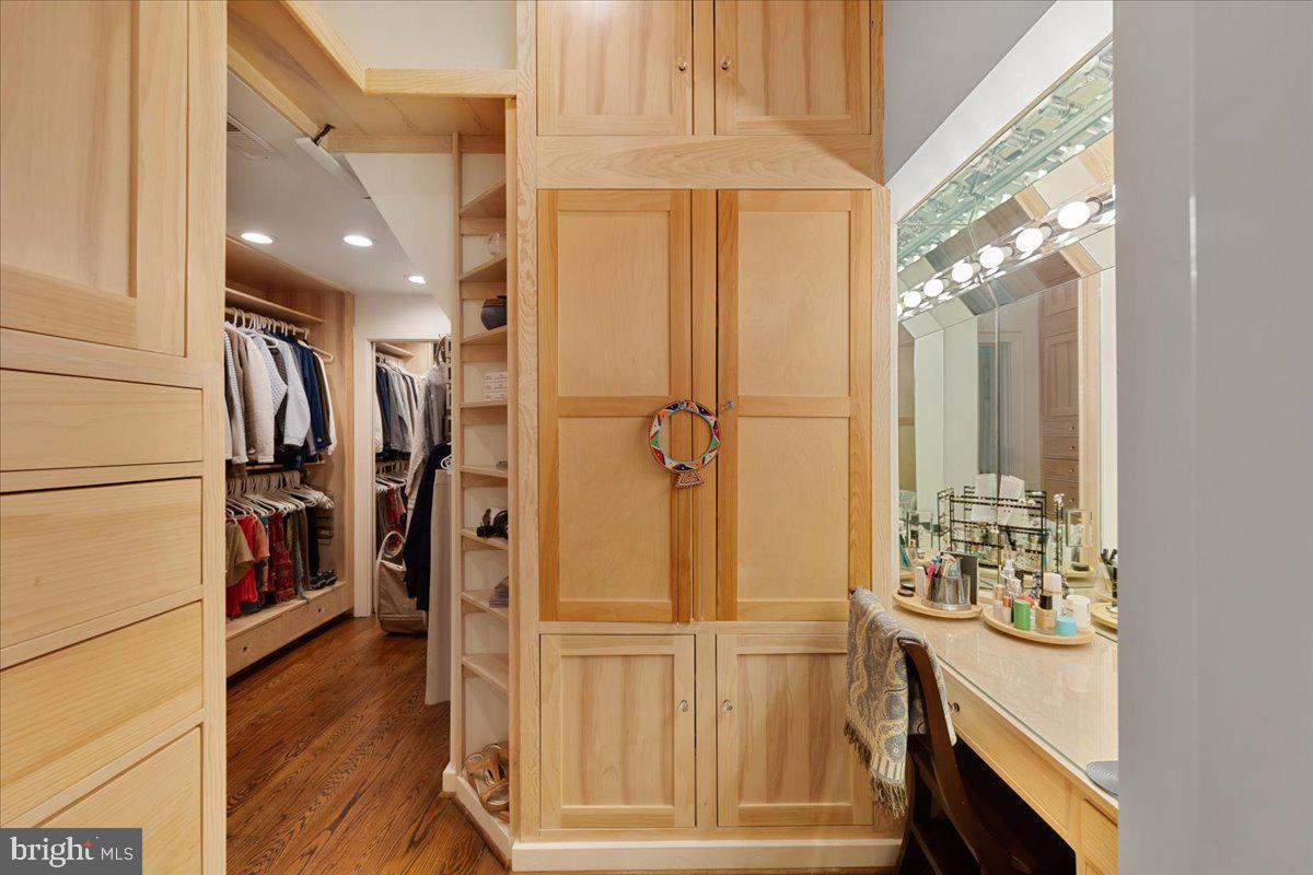 27640 Villa Road Easton, MD 21601 - Photo 27 of 65 Walk-in closet with vanity