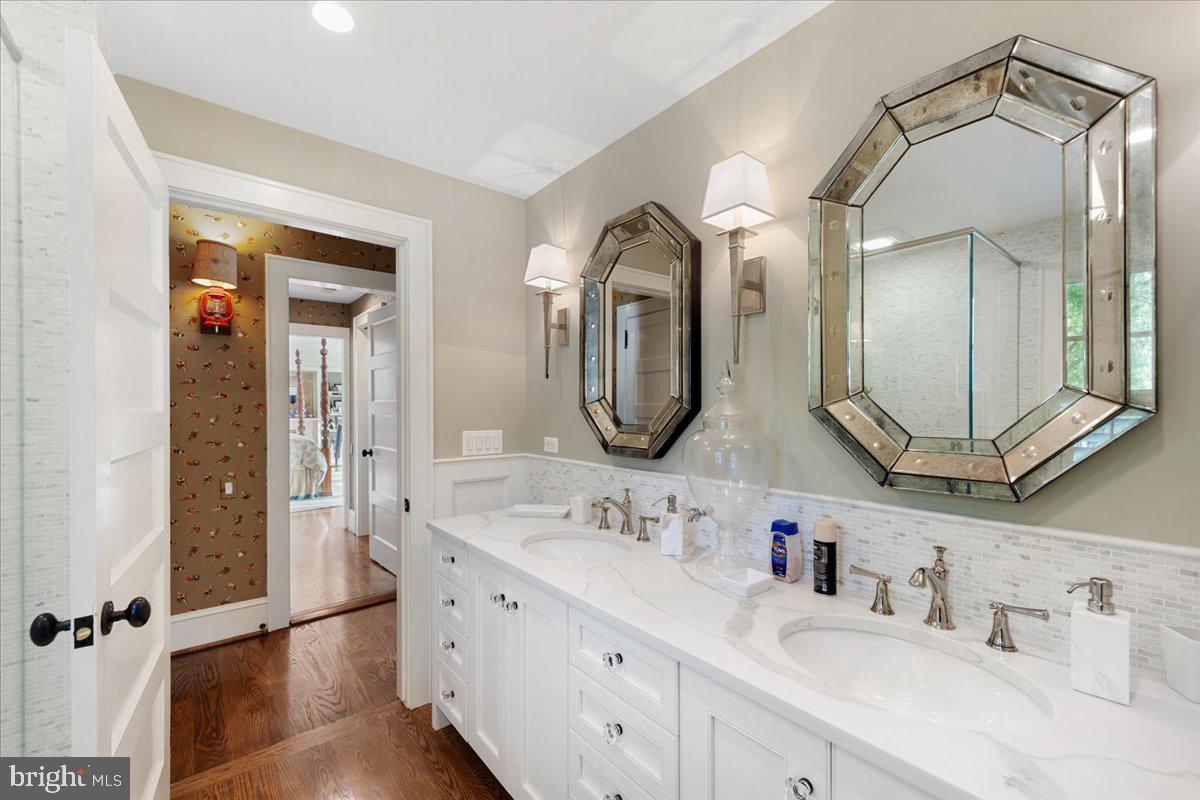 27640 Villa Road Easton, MD 21601 - Photo 30 of 65 Private guest bathroom
