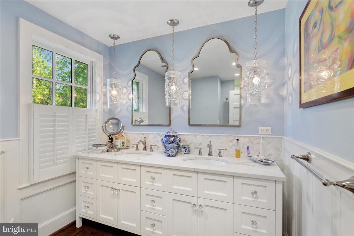 27640 Villa Road Easton, MD 21601 - Photo 34 of 65 Private guest bathroom