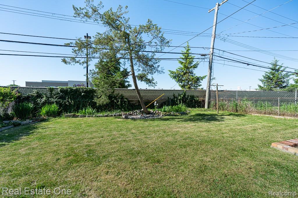 8272 Racine Road Warren, MI 48093 - Photo 41 of 46
