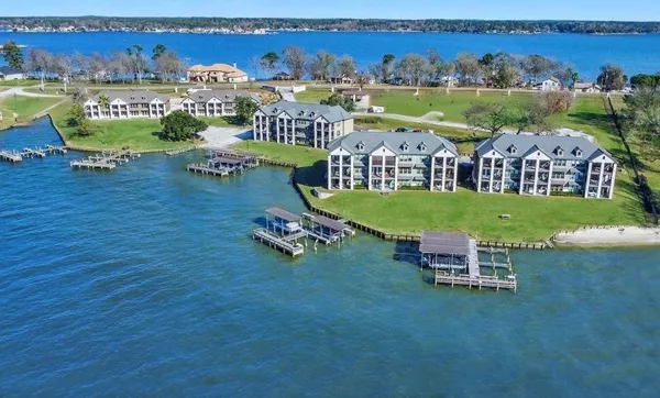 $425,000 | 2112 Fm 3186, Unit E5, Onalaska, TX 77360