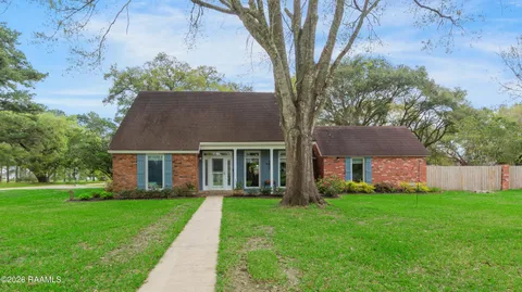 $359,000 | 112 Heritage Drive, Youngsville, LA 70592