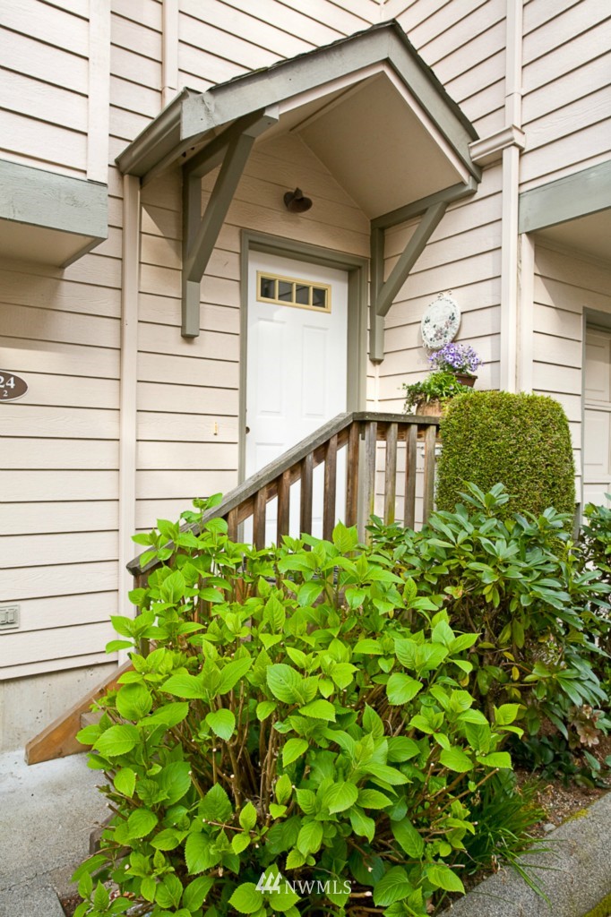 7224 208th Street Southwest, Unit 2 Edmonds, WA 98026 - Photo 12 of 16