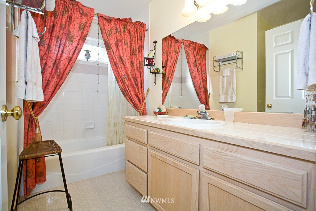 7224 208th Street Southwest, Unit 2 Edmonds, WA 98026 - Photo 8 of 16