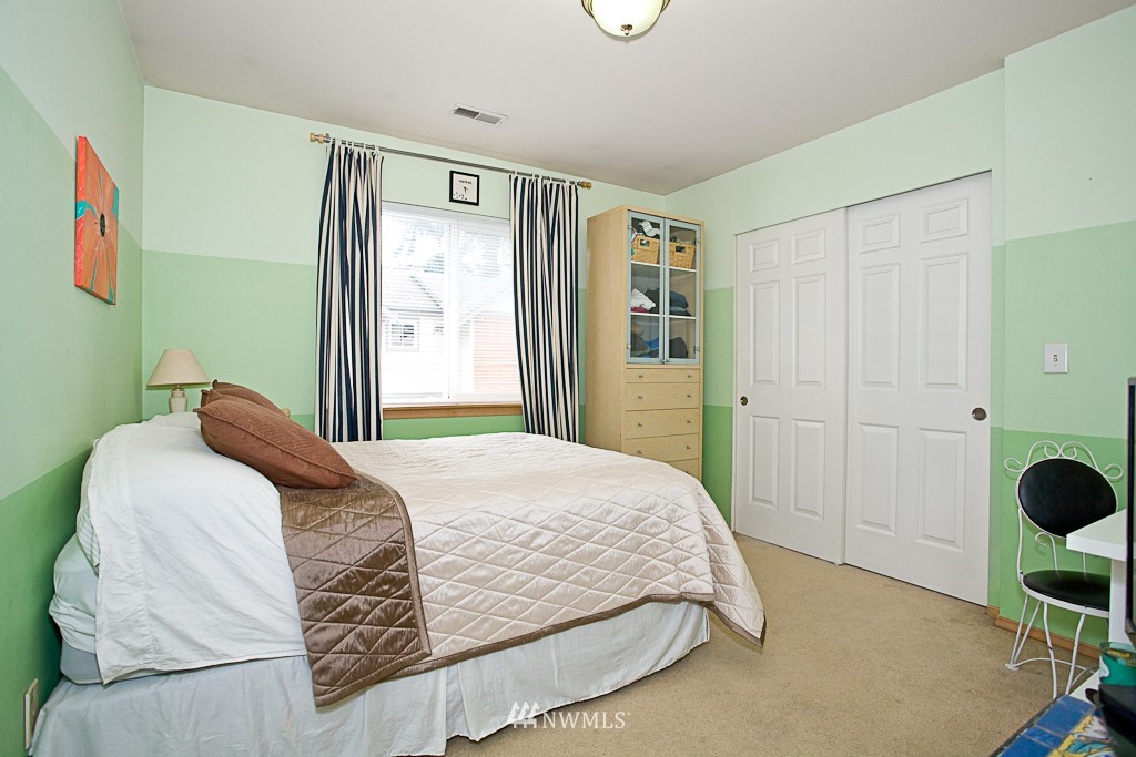 7224 208th Street Southwest, Unit 2 Edmonds, WA 98026 - Photo 9 of 16