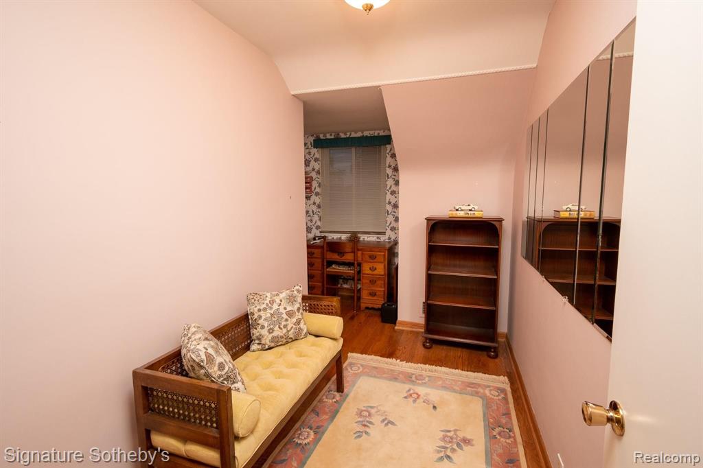 577 Thorntree Road Grosse Pointe Woods, MI 48236 - Photo 23 of 40