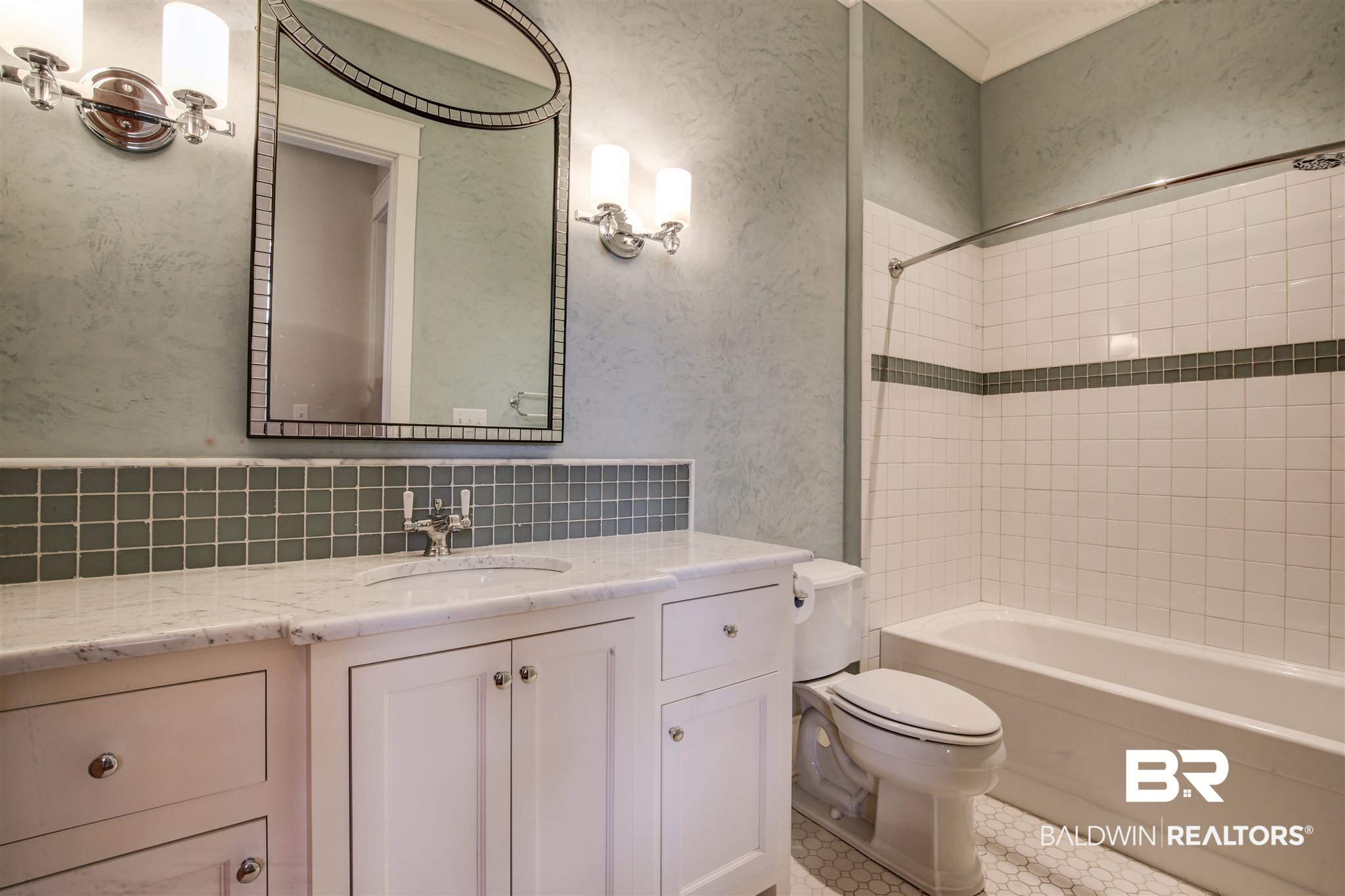 9 Founders Drive Fairhope, AL 36532 - Photo 12 of 30 Guest bath
