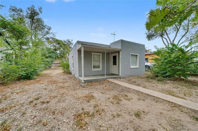 $945 | 1512 East 18th Street, Pueblo, CO 81001